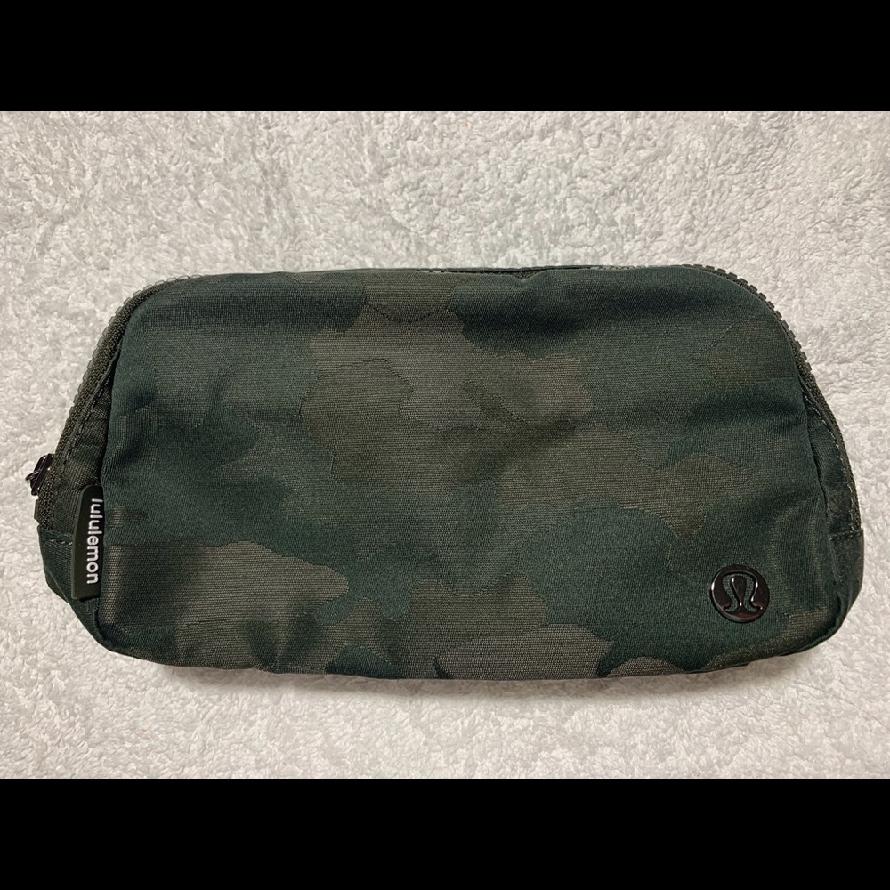 Lululemon Everywhere Belt Bag